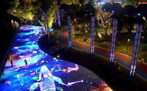 berita perusahaan terbaru tentang Koleksi Kasus. Lampu dan tirai air, tur malam yang mengejutkan - FLYIN menerangi kota!
