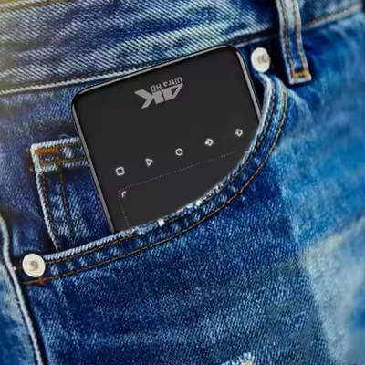 Proyektor LED Mini Cerdas Flyin DLP S90 Sistem Android Baterai WiFi Build In Untuk Penggunaan Home Theater