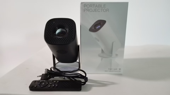 Portable FLYIN P30 4K 1080P Proyektor untuk Home Theater dan CINEMA dalam Hitam Putih